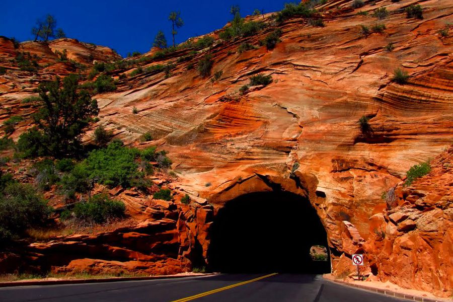 Zion-National-Park-tunnel