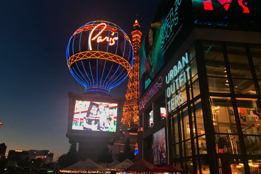 Las-Vegas-strip-by-night