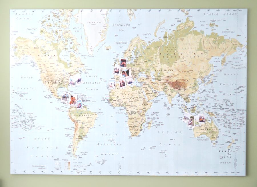 wereldkaart met polaroids